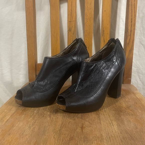 APEPAZZA Pavia Black Leather Heeled Ankle Booties Size 8.5 - Picture 2 of 10